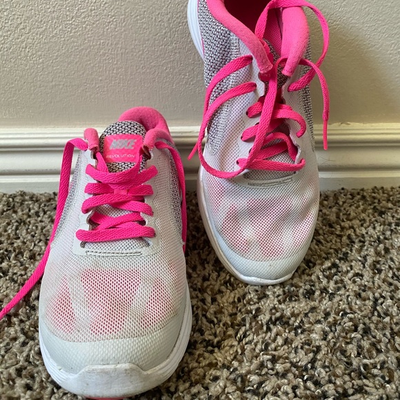 Nike Revolution 3 - Picture 2 of 3
